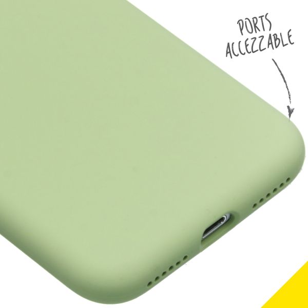 Accezz Liquid Silicone Backcover iPhone SE (2022 / 2020) / 8 / 7 - Groen / Grün  / Green