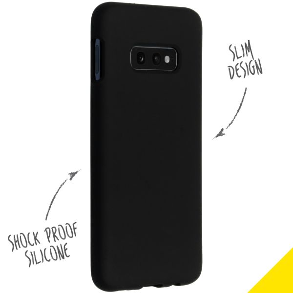 Accezz Liquid Silicone Backcover Samsung Galaxy S10e - Zwart / Schwarz / Black