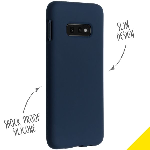 Accezz Liquid Silicone Backcover Samsung Galaxy S10e - Blauw / Blau / Blue