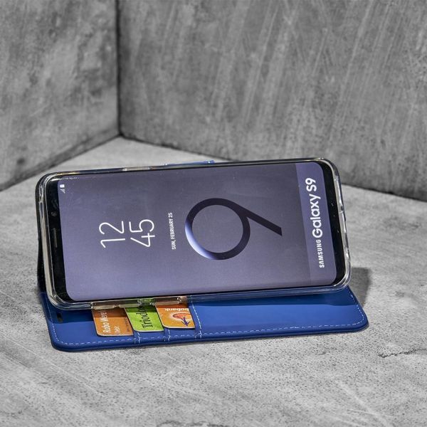 Accezz Wallet Softcase Bookcase Samsung Galaxy J4 Plus