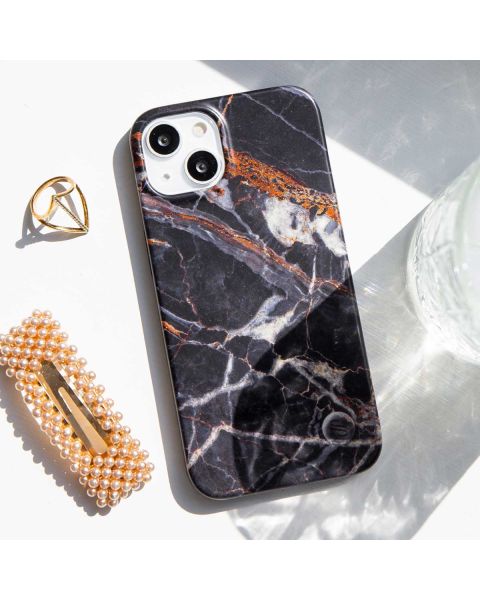 Selencia Aurora Fashion Backcover iPhone 13 - Duurzaam hoesje - 100% gerecycled - Zwart Marmer / Schwarz / Black