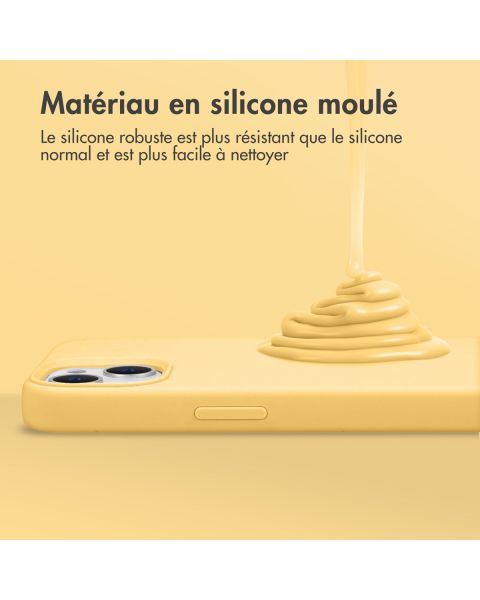 Accezz Liquid Silicone Backcover met MagSafe iPhone 14 Plus - Geel