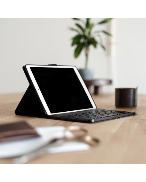 Accezz QWERTY Bluetooth Keyboard Bookcase Samsung Galaxy Tab A7 Lite - Zwart / Schwarz / Black