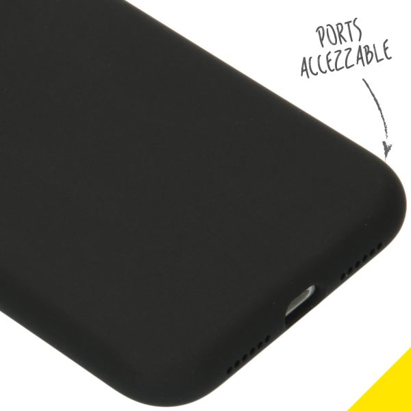 Accezz Liquid Silicone Backcover iPhone 11 - Zwart / Schwarz / Black