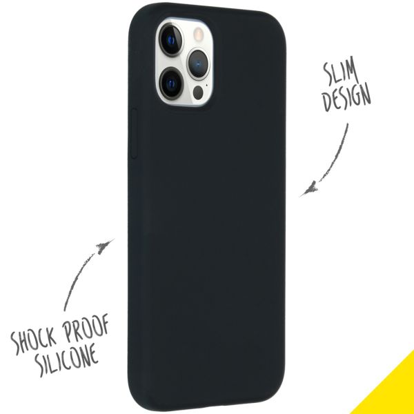Accezz Liquid Silicone Backcover iPhone 12 (Pro) - Zwart / Schwarz / Black