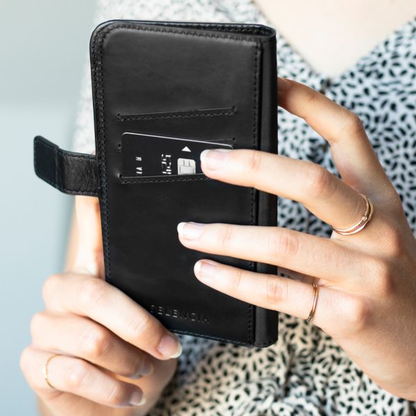 Selencia Echt Lederen Bookcase iPhone Xs - Zwart / Schwarz / Black